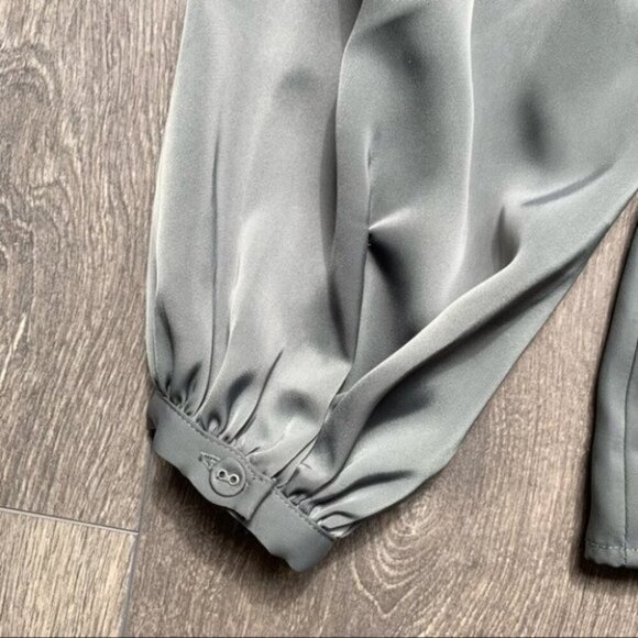 Revolve L'Academie Maya Blouse Olive Green V-Neck Long Sleeve Size XS - Picture 7 of 14